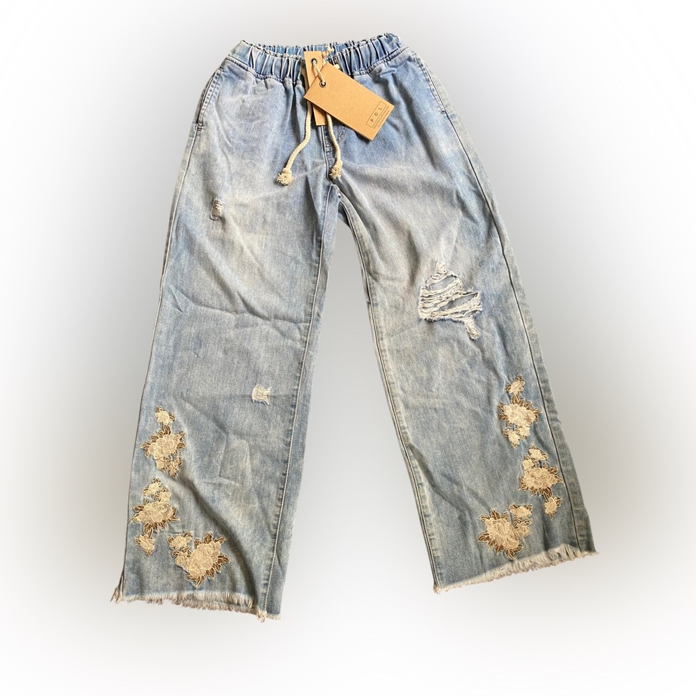 POL Light Blue Distressed Cropped Wide-Leg Jeans with Beige Lace Appliqué